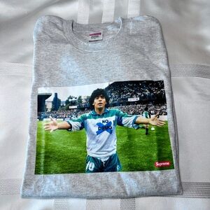 NWT Supreme Mardona tee in gray small